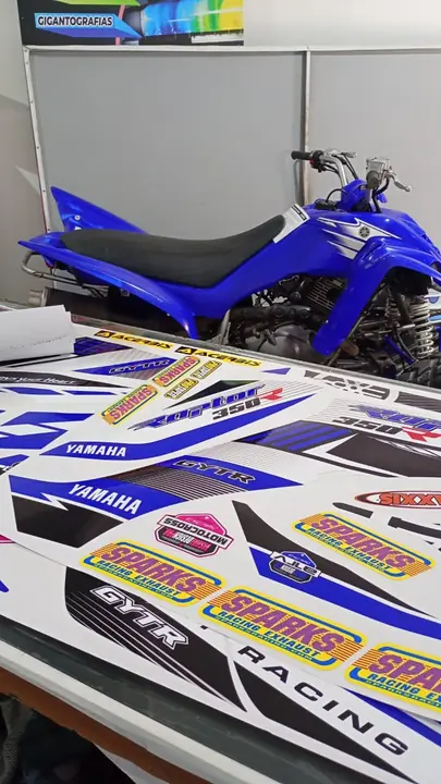 Yamaha Raptor 350. Diseño e impresión de kit gráfico a medida para cuatriciclo.