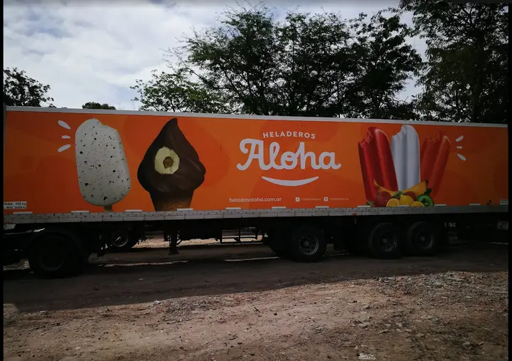 Heladería Aloha. Lateral completo de un semirremolque impreso en gran formato.